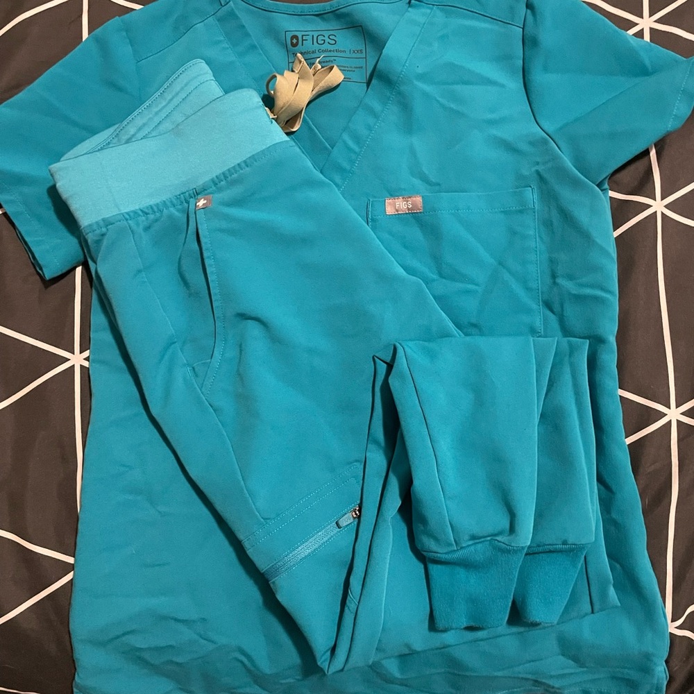 Teal figs set
